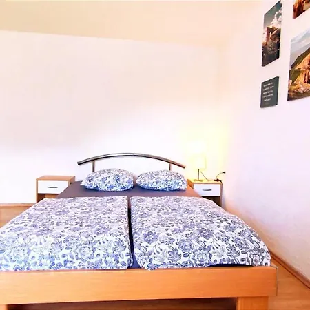 Under Rock Apartment *