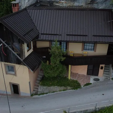 Under Rock Apartment *