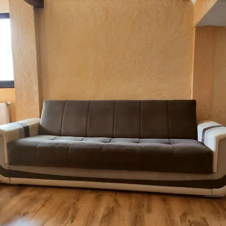 Under Rock Apartment