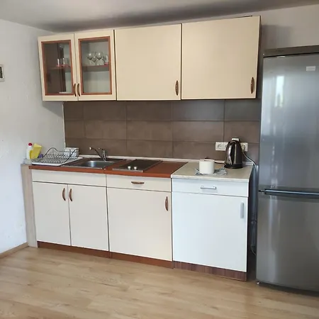 Under Rock Apartment *