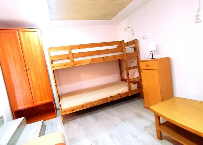 アパート Under Rock ブレッド