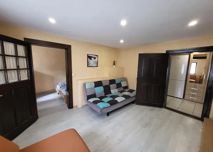 アパート Under Rock *