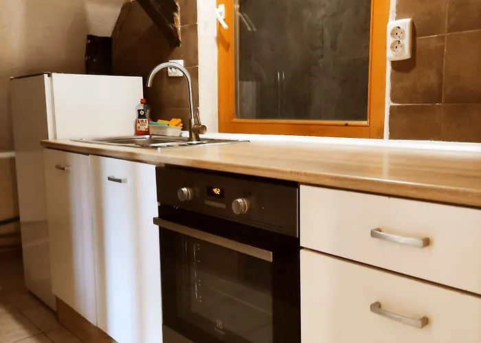 アパート Under Rock *