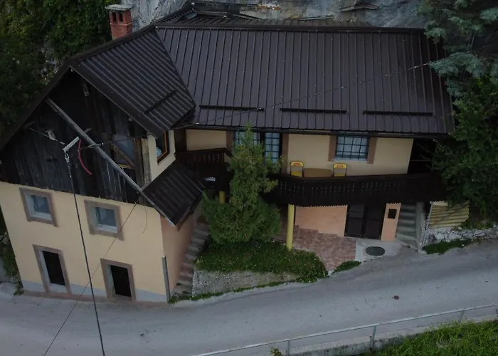 Under Rock アパート *