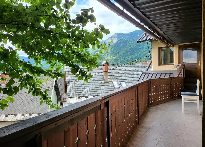 アパート Under Rock