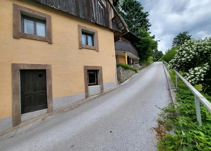 アパート Under Rock *