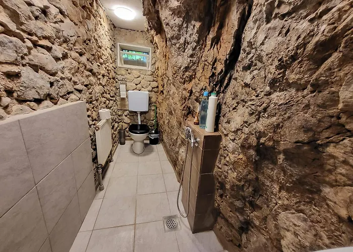 アパート Under Rock