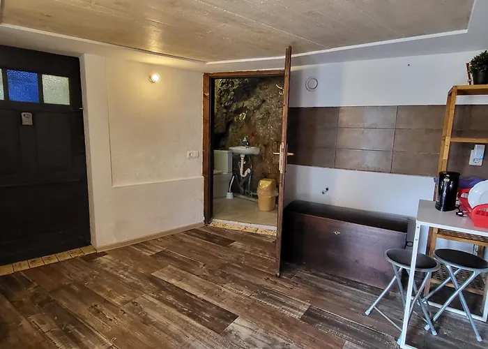 アパート Under Rock *