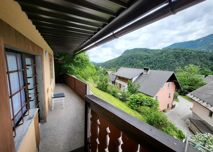 アパート Under Rock ブレッド